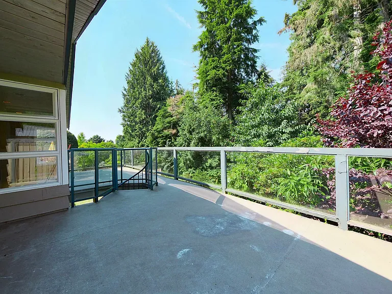 3775 Emerald Dr — Photo 6