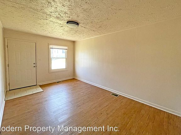 4th image of 146 Saint Clair St