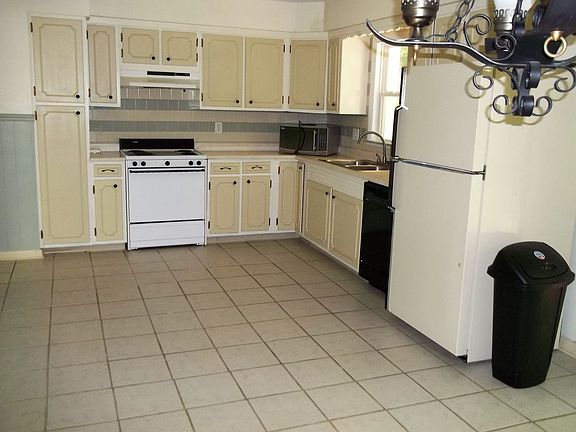 5th image of 19 Joneswood Dr
