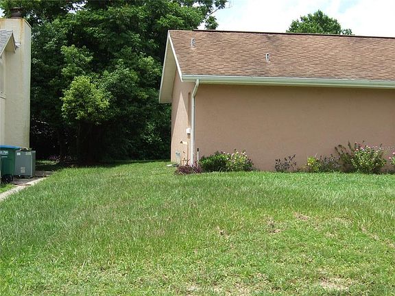 3rd image of 2250 E Union Cir