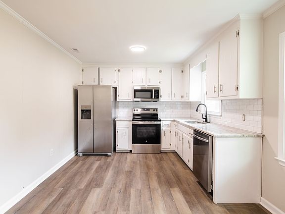 3rd image of 3161 Bashford Ln