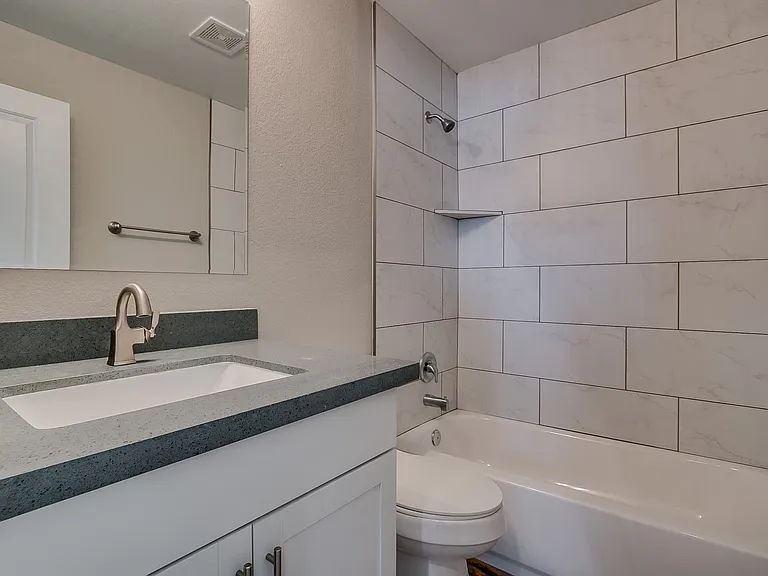 1008 S Mariana St — Photo 12