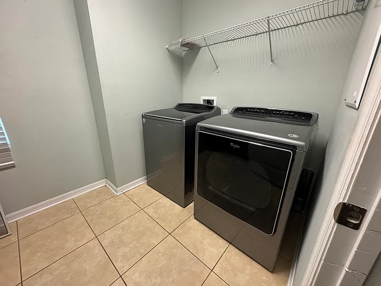 2572 Limerick Cir — Photo 32