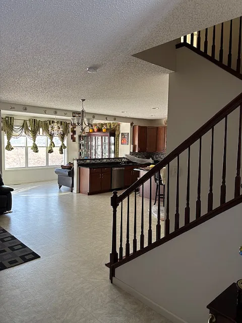 5 bed, 3.5 bath, 3213 sqft, $3,799 — Photo 3