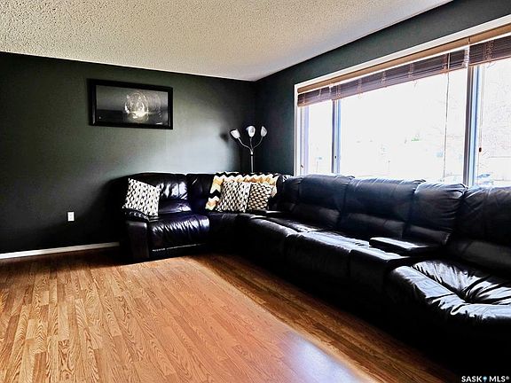 4th image of 110 Wright Cres