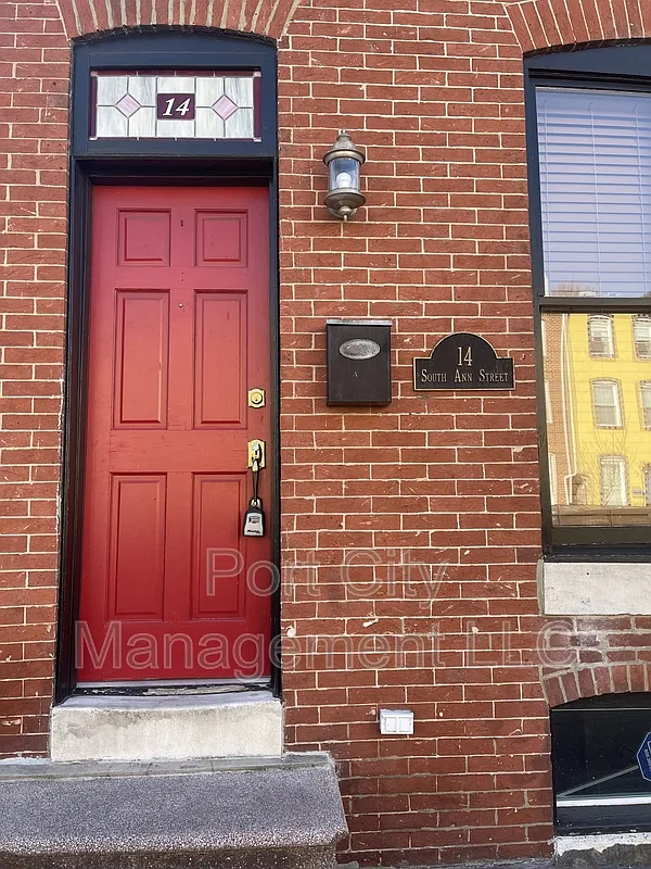 3 bed, 2.5 bath, 2850 sqft, $2,550 — Photo 2