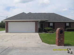 220 Country Village Dr, Raceland, LA 70394