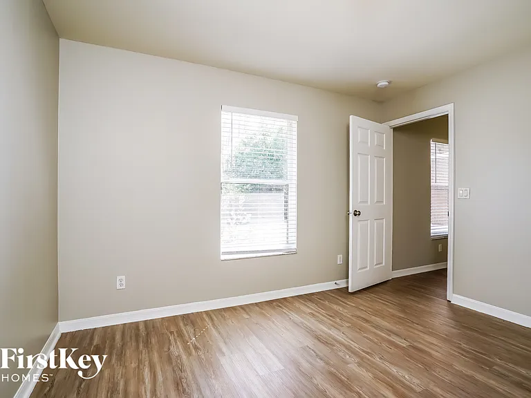 2023 Grayson Ave — Photo 11