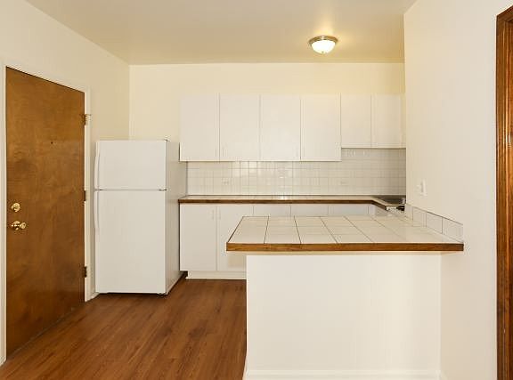 4th image of 4241 N Kenmore Ave #213