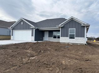 2415 N Traveller Dr, Columbia, MO 65202