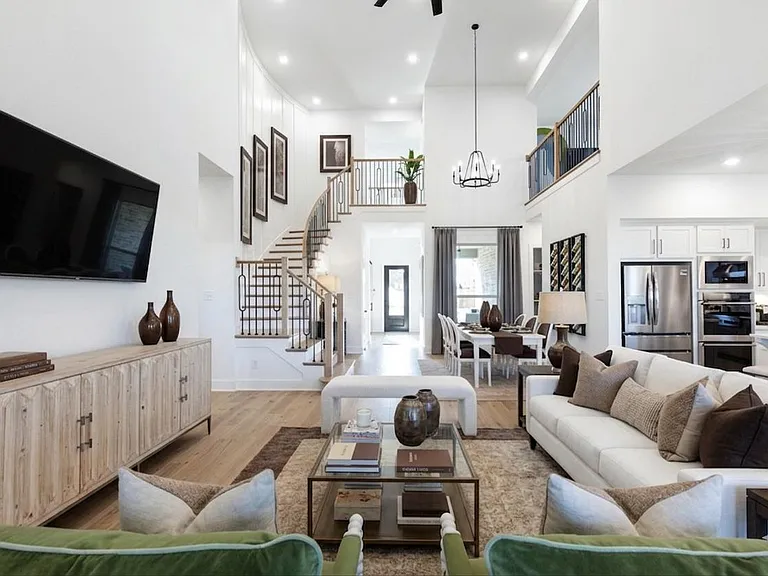 1711 Veneto Dr — Photo 3