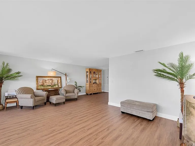 6025 Shore Blvd S #405 — Photo 9