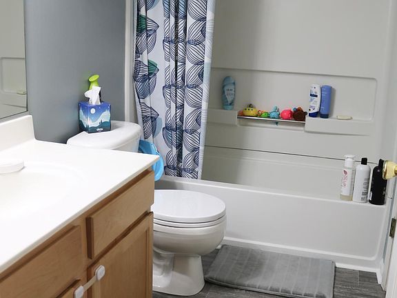 4th image of 4012 Blackstone Dr