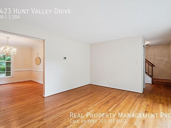 3rd image of 8423 Hunt Valley Dr
