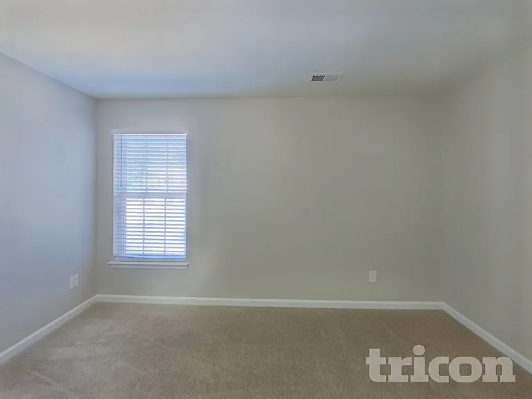 1002 Hollingdale Ct — Photo 11