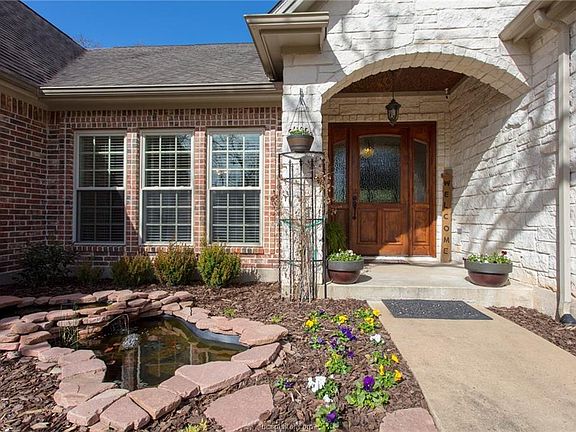 2nd image of 3934 Arboleda Dr
