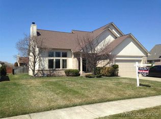 49467 Edinborough Dr, Chesterfield, MI 48047