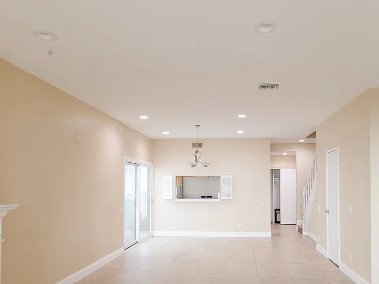 10933 Wellworth Ave #4 — Photo 18