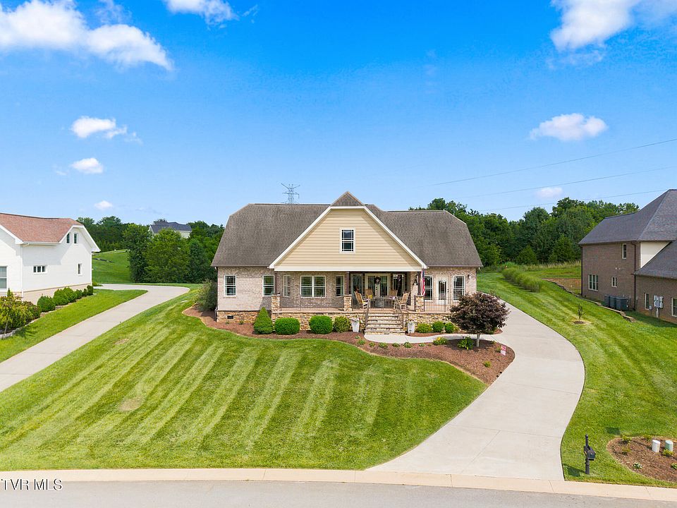 1st image of 229 Forest Ln N