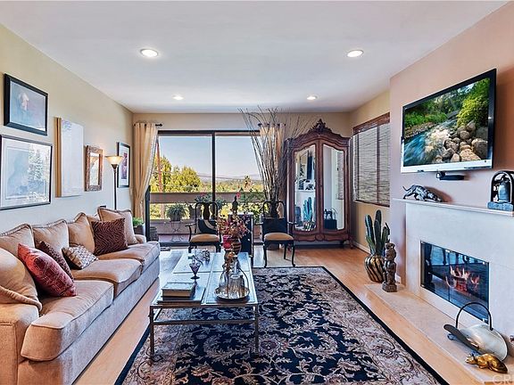 3rd image of 17140 Burbank Blvd Unit 308