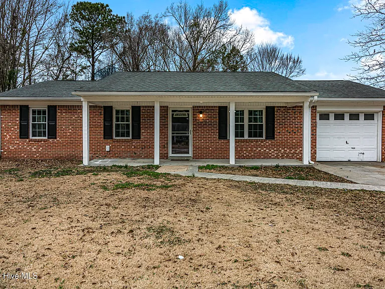 236 White Oak Blvd — Photo 1
