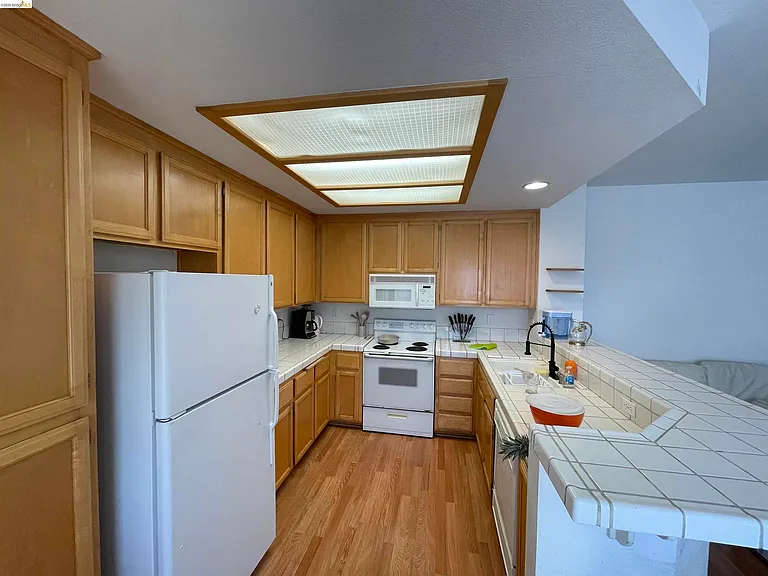 2507 Baywood Way — Photo 6
