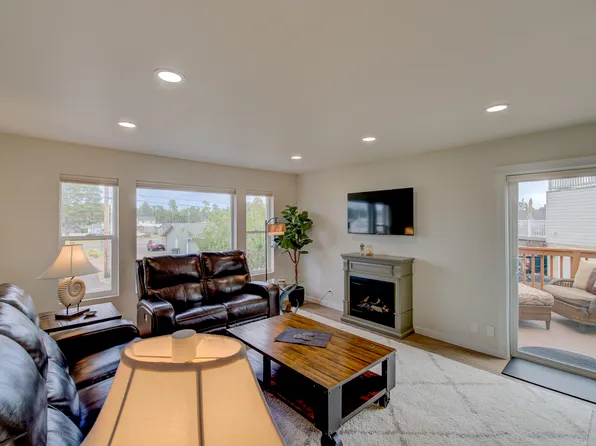 1515 Ocean Beach Blvd N APT 204, Long Beach, WA 98631