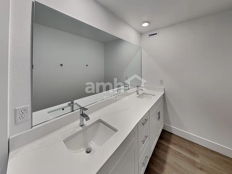 5879 Vaes Dothrak St — Photo 18