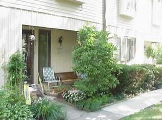 942 Som Center Rd #B-3, Mayfield Village, OH 44143