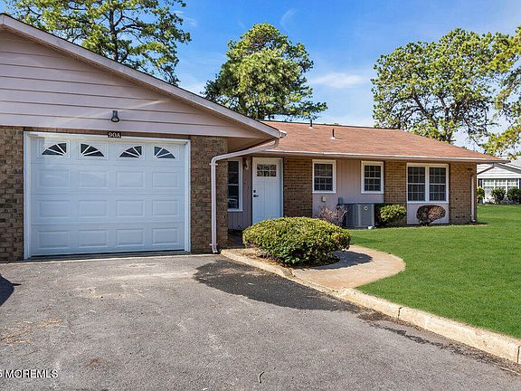 5th image of 90 Buckingham Drive #A