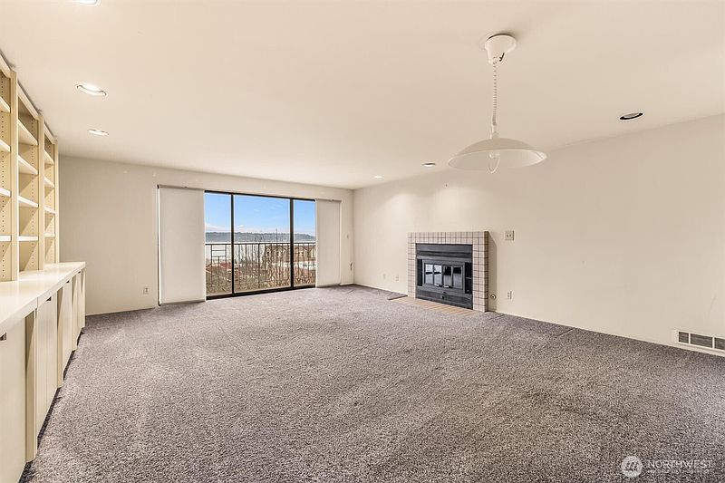 4th image of 505 W Roy Street #304