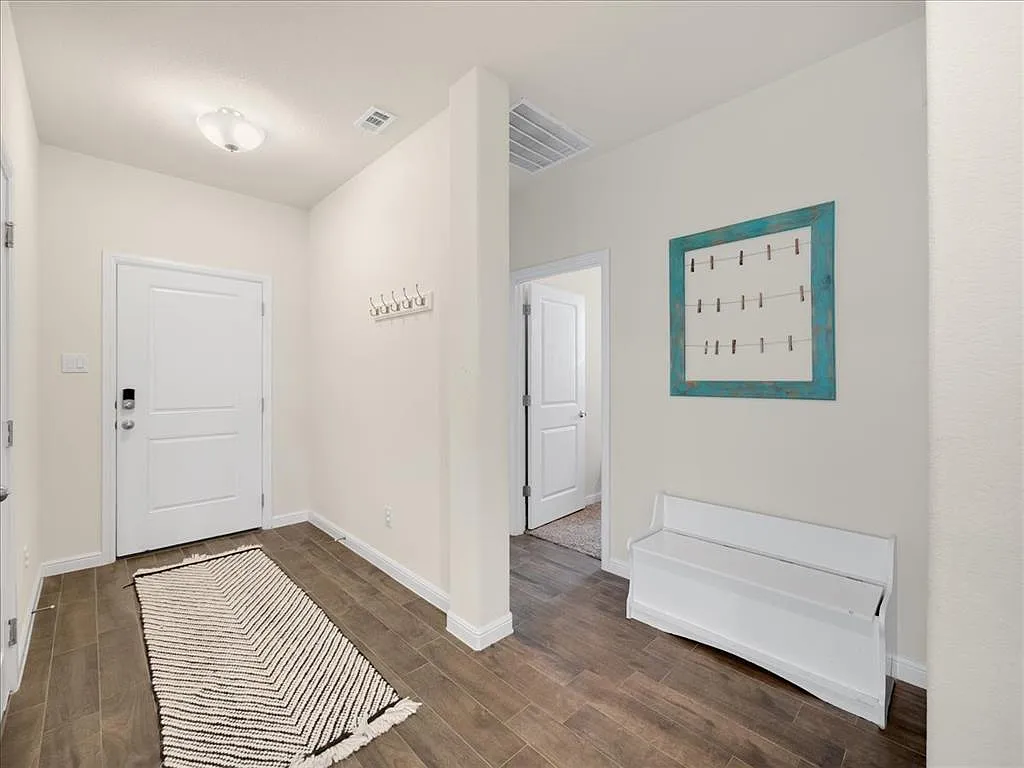 1124 Nelson Place - 1 — Photo 3
