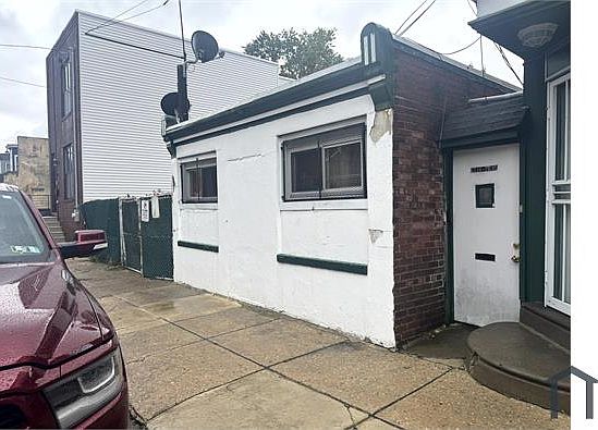3rd image of 5226 Wakefield St