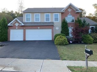 140 Tuscany Estates Dr, Finleyville, PA