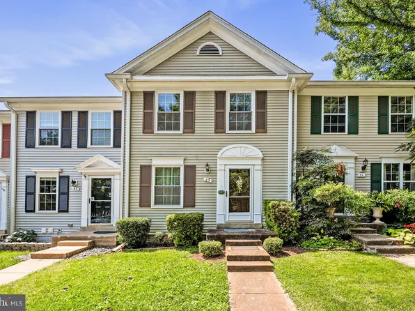 49 Huntley Ct, Sterling, VA 20165