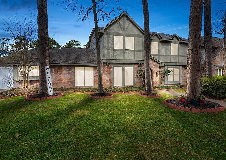 Stunning Tudor-Style Champion Forest classic with beautiful soaring trees nestled in the heart of the Champions-Area.