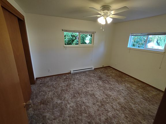 3rd image of 3215 Hawthorne Pl SE