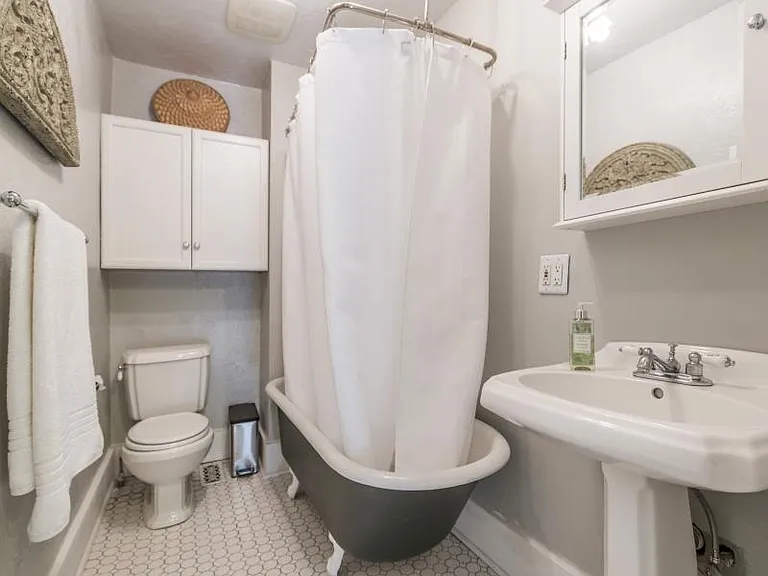 2nd Level - Master Bathroom