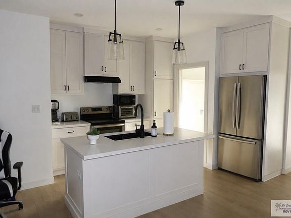 3rd image of 738 Foster Ln