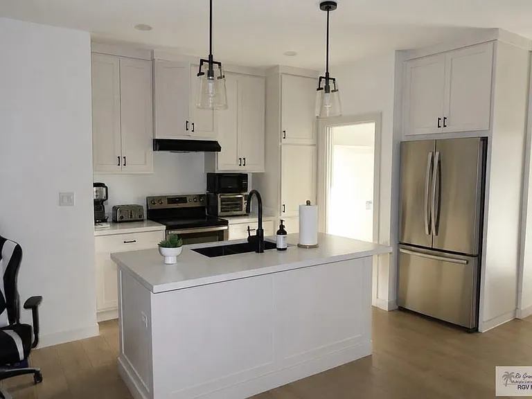 738 Foster Ln — Photo 3