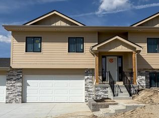 21512 Arabian Rd, Elkhorn, NE 68022