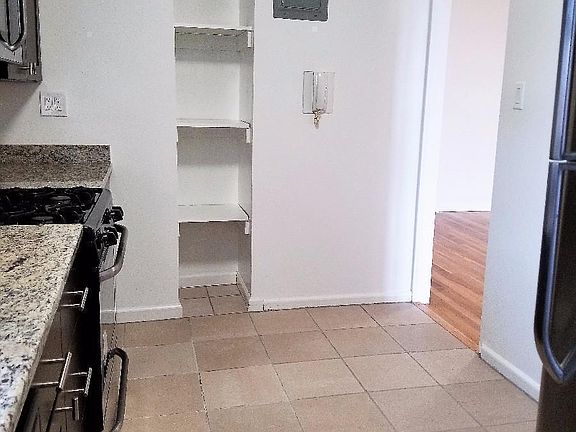 5th image of 3415 Parsons Blvd APT 6B