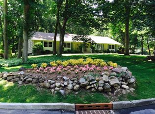 23 Stone Fence Rd, Allendale, NJ 07401