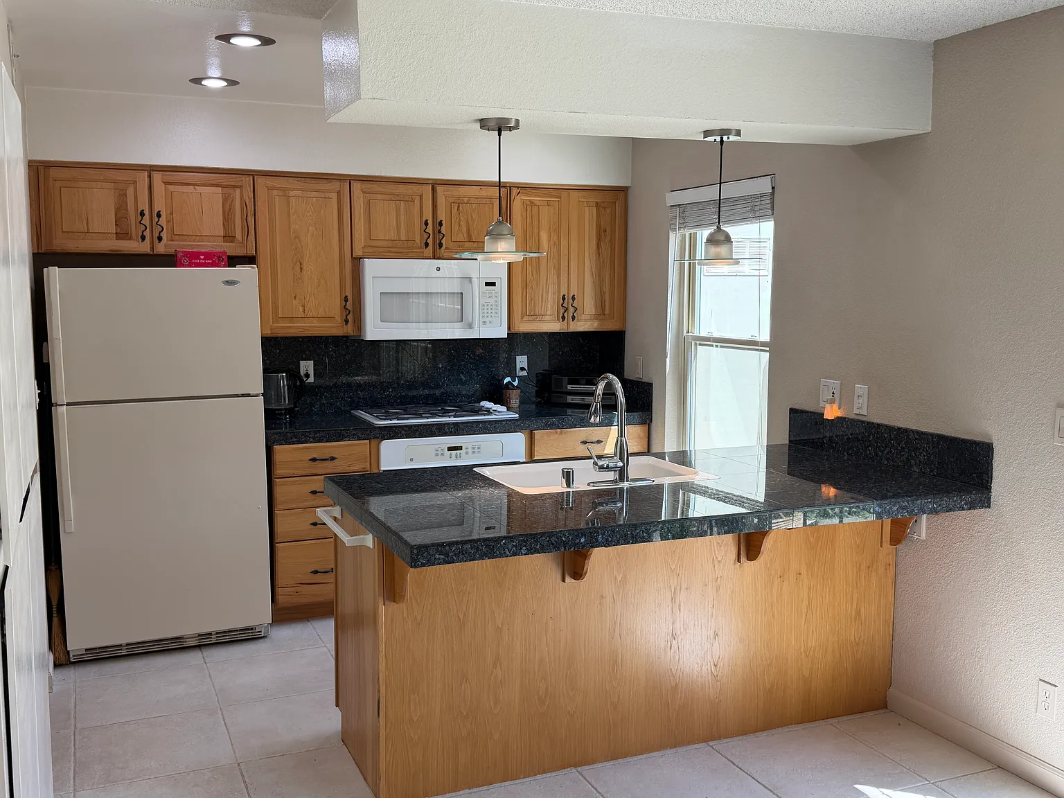 3 bed, 2.5 bath, 1497 sqft, $2,500 — Photo 2