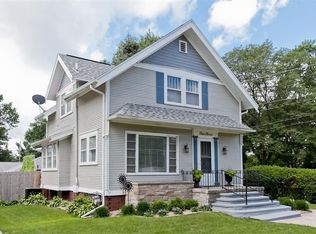 411 27th St NE, Cedar Rapids, IA 52402