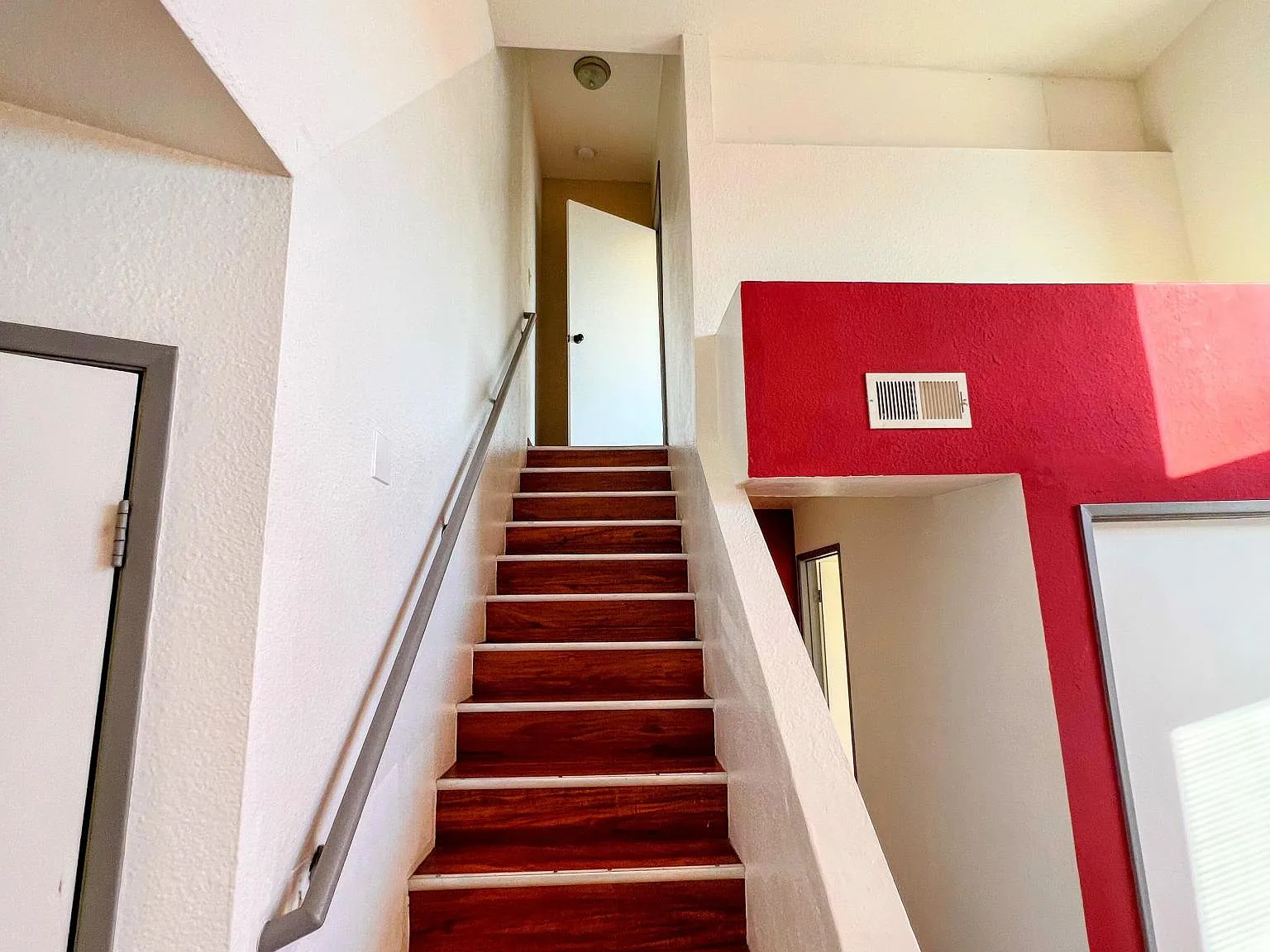 3 bed, 1100 sqft, $3,195 — Photo 4