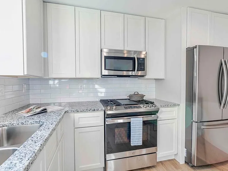 1015 Greenwood Ave NE #6 — Photo 9