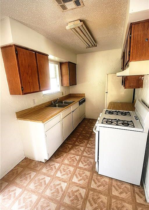 2nd image of 1901 E Stassney Ln