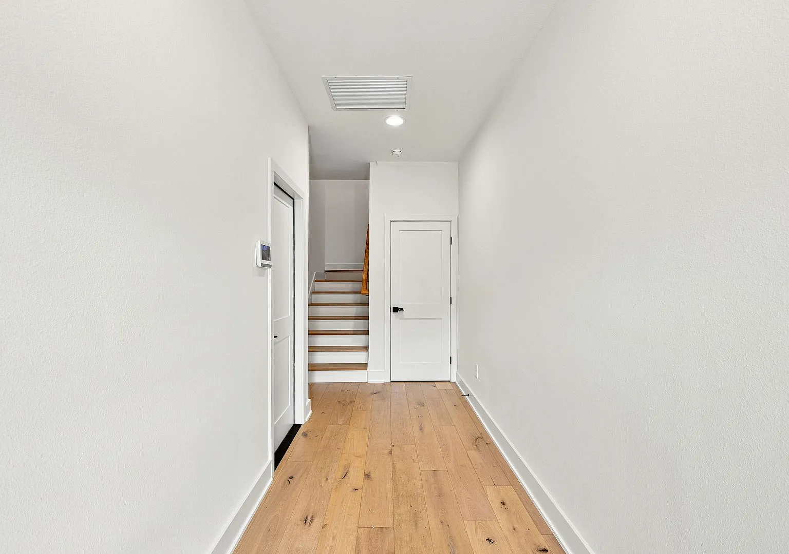 Gorgeous Like New 4/3.5 Custom Townhome — Photo 3
