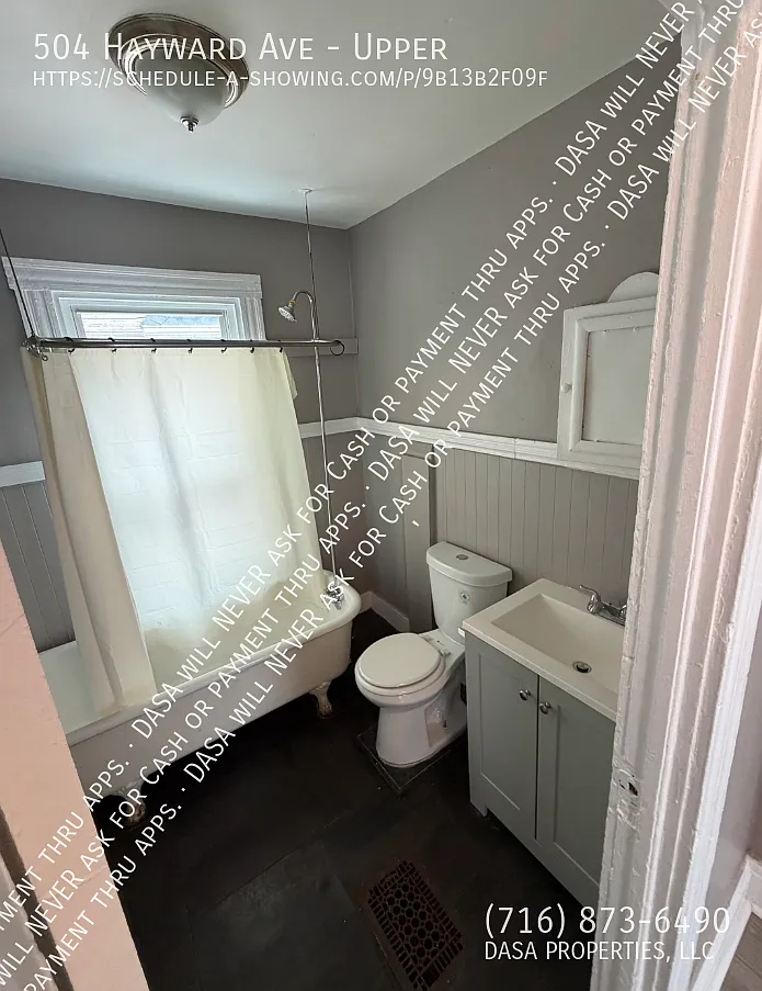 504 Hayward Upper - 2 Bed / 1 Bath — Photo 4